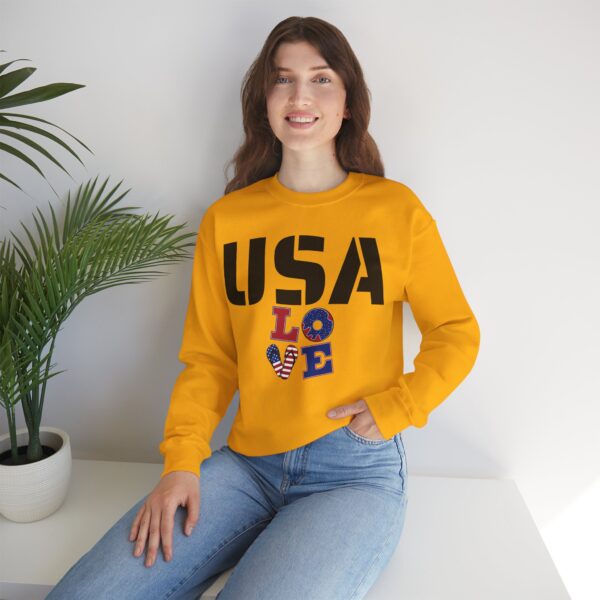 USA Love Unisex Heavy Blend™ Crewneck Sweatshirt, Patriotic Sweatshirt, Comfortable Casual Wear, Graphic t-shirt